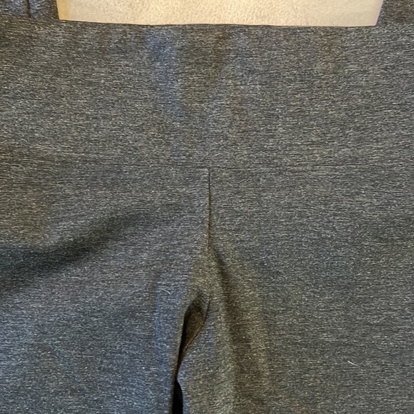 Banana Republic    Athletic Leggings  NWOT 27.5” Inseam   Charcoal color  Size L - Picture 4 of 7